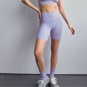 Aritzia TnaBUTTER Atmosphere High Rise 7” Short in Lavender